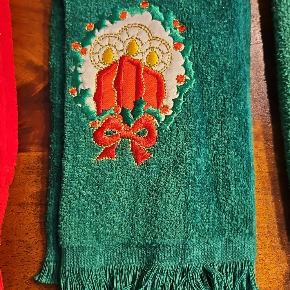 Festive Christmas Holiday Hand Towels Set - Red and Green 7 Vintage